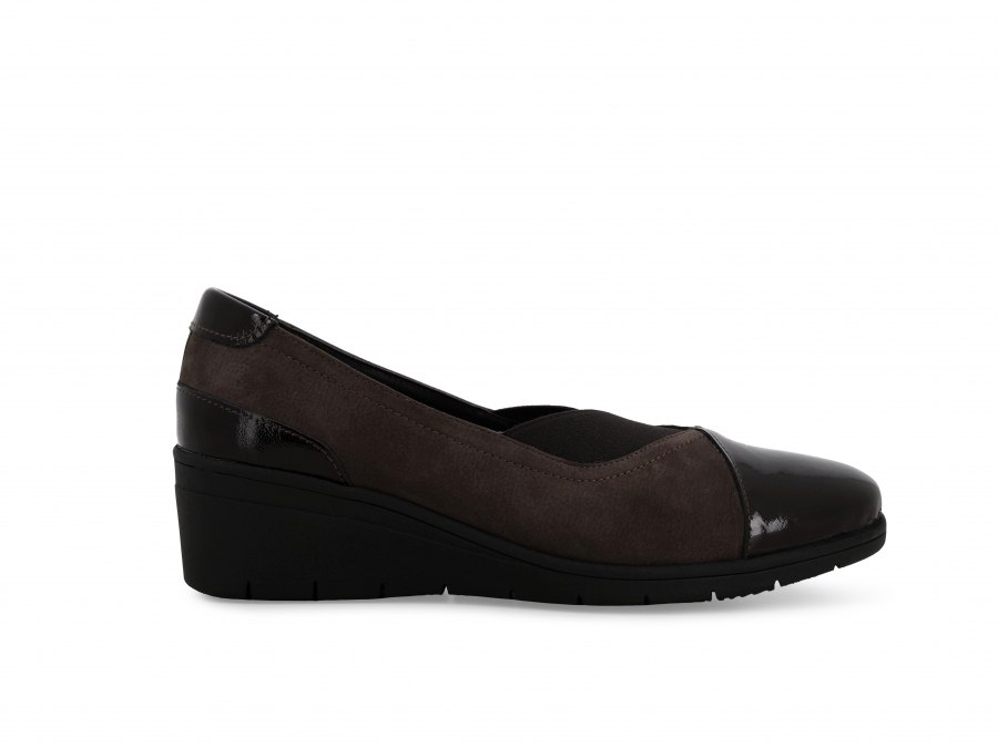 Décolleté donna comodo in vernice e morbida pelle in nabuk marrone k91616z