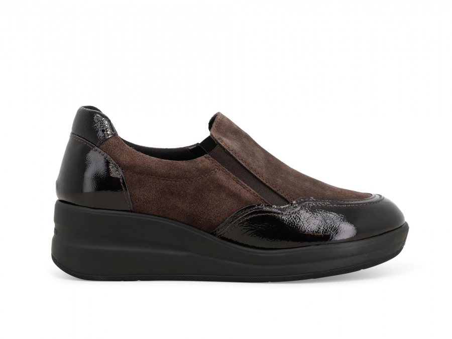 Sneakers donna in vernice e camoscio moro r25641z